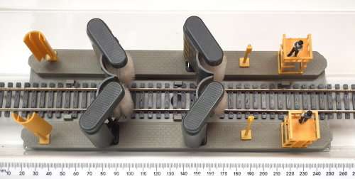 LIMA HO: RARE Passenger Coach Wash Plant(coach and track excluded) in Very Good Un-boxed condition