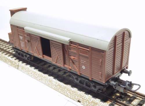 LIMA HO: SNCF Freight Wagon with Sliding Doors + Taillights in Good unboxed condition (Italy)