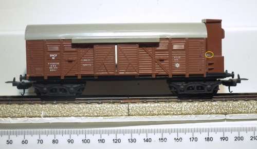 LIMA HO: SNCF Freight Wagon with Sliding Doors + Taillights in Good unboxed condition (Italy)