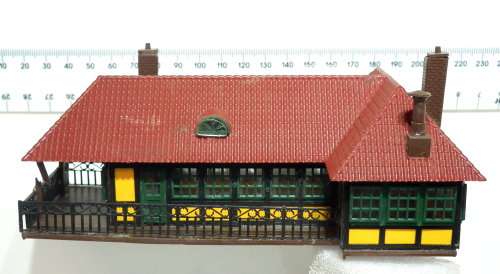 SCENERY N:  Vintage Building with Lights in Fair Un-boxed, Used condition