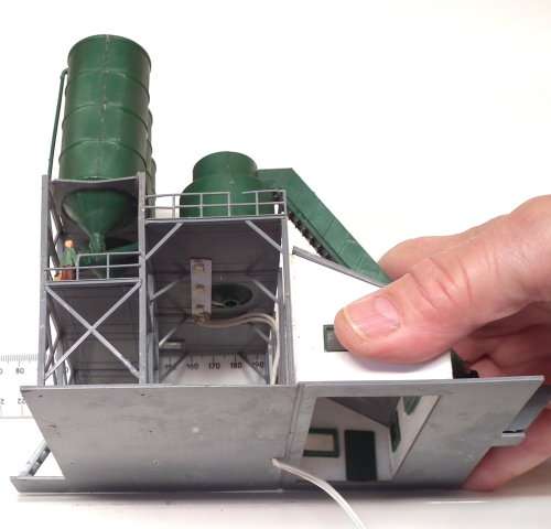 SCENERY HO:  Vintage Lighted Distiller Plant in Good Un-boxed condition