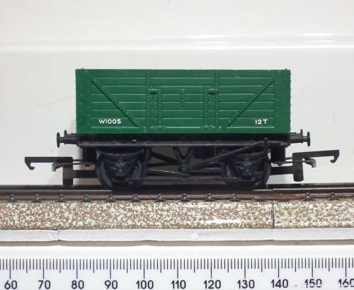TRI-ANG OO:  Vintage English 12t Freight Wagon in Fair condition(England)