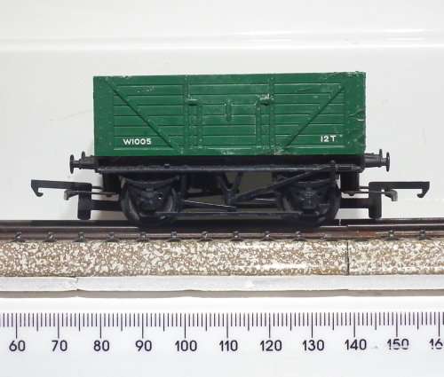 TRI-ANG OO:  Vintage English 12t Freight Wagon in Fair condition(England)