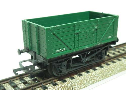 TRI-ANG OO:  Vintage English 12t Freight Wagon in Fair condition(England)