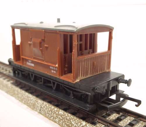 TRI-ANG OO:  English  16t Brake Van in Fair Un-boxed condition(China)
