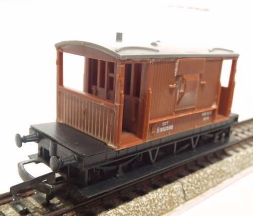 TRI-ANG OO:  English  16t Brake Van in Fair Un-boxed condition(China)