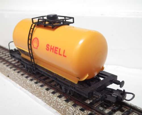 LIMA HO: FS SHELL Tanker Wagon in Good Un-Boxed and Used Condition (Italy)