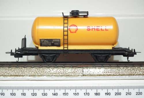 LIMA HO: FS SHELL Tanker Wagon in Good Un-Boxed and Used Condition (Italy)