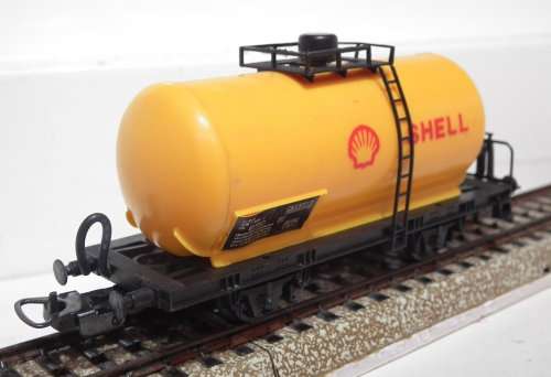 LIMA HO: FS SHELL Tanker Wagon in Good Un-Boxed and Used Condition (Italy)