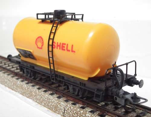 LIMA HO: FS SHELL Tanker Wagon in Good Un-Boxed and Used Condition (Italy)