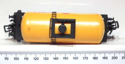 LIMA HO: FS SHELL Tanker Wagon in Good Un-Boxed and Used Condition (Italy)