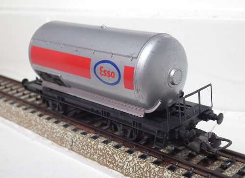 LIMA HO: ESSO Tanker Wagon in Fair Un-Boxed and Used Condition (Italy)