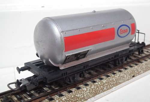 LIMA HO: ESSO Tanker Wagon in Fair Un-Boxed and Used Condition (Italy)