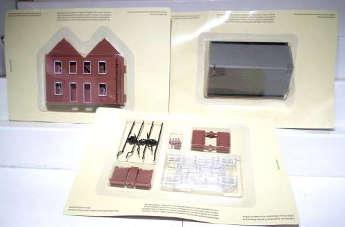 SCENERY OO: English Two Story Building in New Un-Assembled Un-Boxed condition(China)