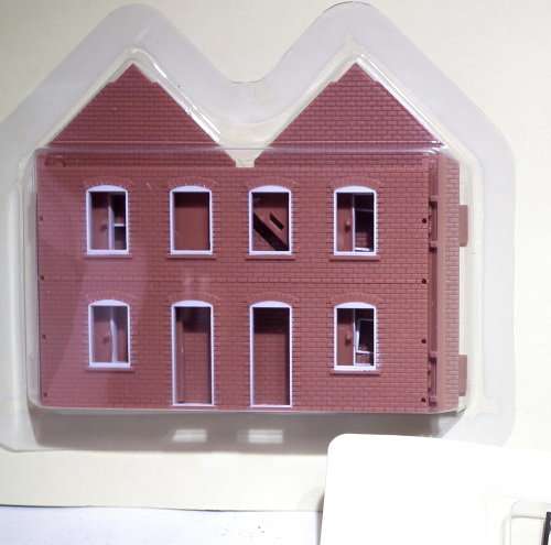 SCENERY OO: English Two Story Building in New Un-Assembled Un-Boxed condition(China)