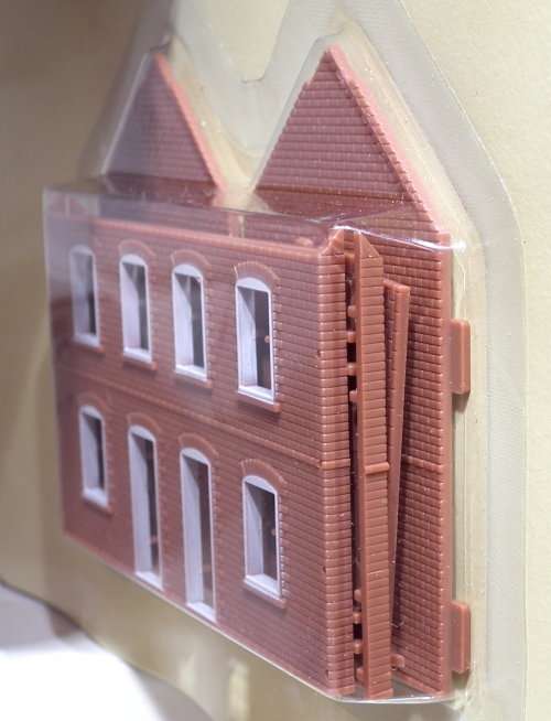 SCENERY OO: English Two Story Building in New Un-Assembled Un-Boxed condition(China)