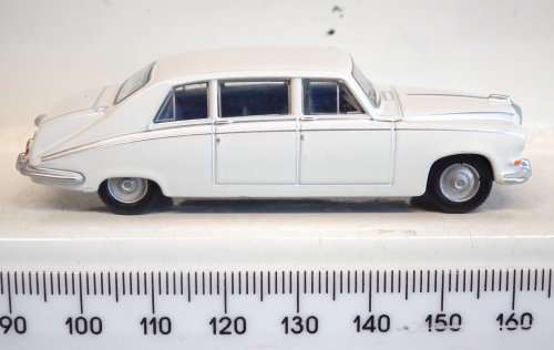 OXFORD OO/HO: Detailed Daimler DS420 Limousine in New Boxed condition.
