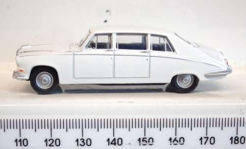 OXFORD OO/HO: Detailed Daimler DS420 Limousine in New Boxed condition.