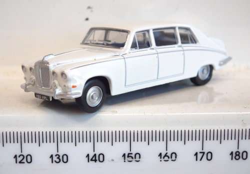 OXFORD OO/HO: Detailed Daimler DS420 Limousine in New Boxed condition.