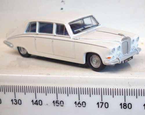 OXFORD OO/HO: Detailed Daimler DS420 Limousine in New Boxed condition.