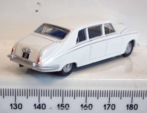 OXFORD OO/HO: Detailed Daimler DS420 Limousine in New Boxed condition.