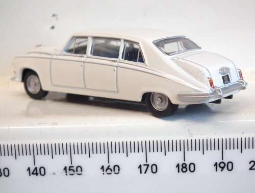 OXFORD OO/HO: Detailed Daimler DS420 Limousine in New Boxed condition.