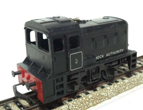 TRI-ANG OO:  Vintage English Dock Loco in Good Operational Condition(England)