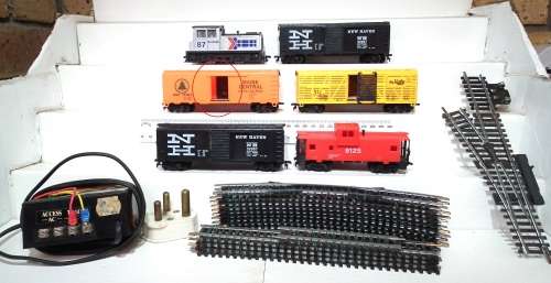 MODEL POWER  HO:  25 pc AMTRAK Freight Train Set in Fair, Used and Un-boxed condition (HKong)