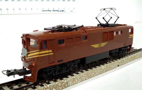 LIFE LIKE HO: RARE SAR E6 Brown Electric Loco in Good un-boxed condition (HKong)