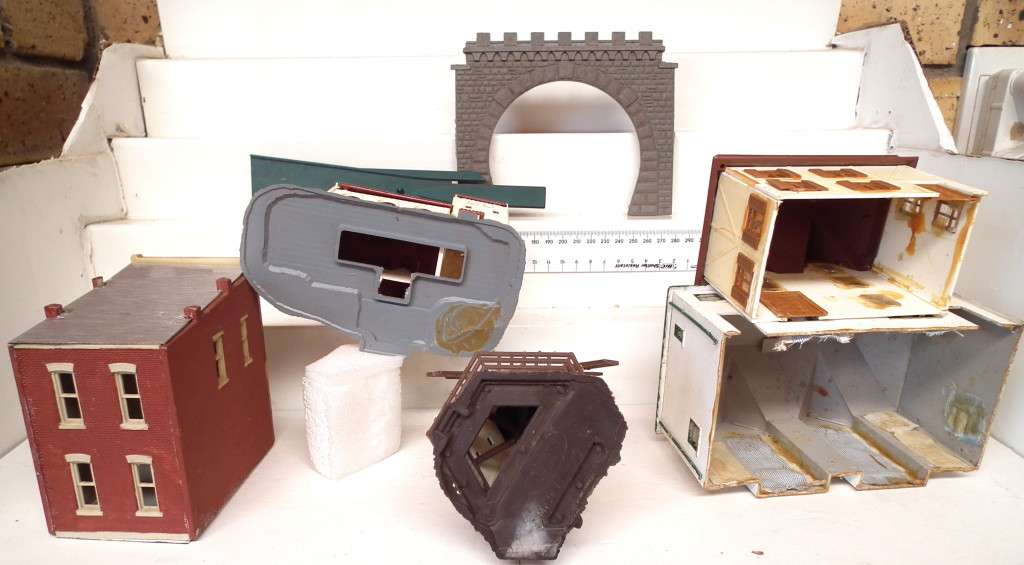 SCENERY HO: Old Incomplete Buildings in Scrap condition