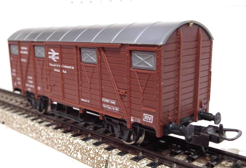LIMA HO: European Closed Freight Wagon in Fair Un-boxed condition (Italy)