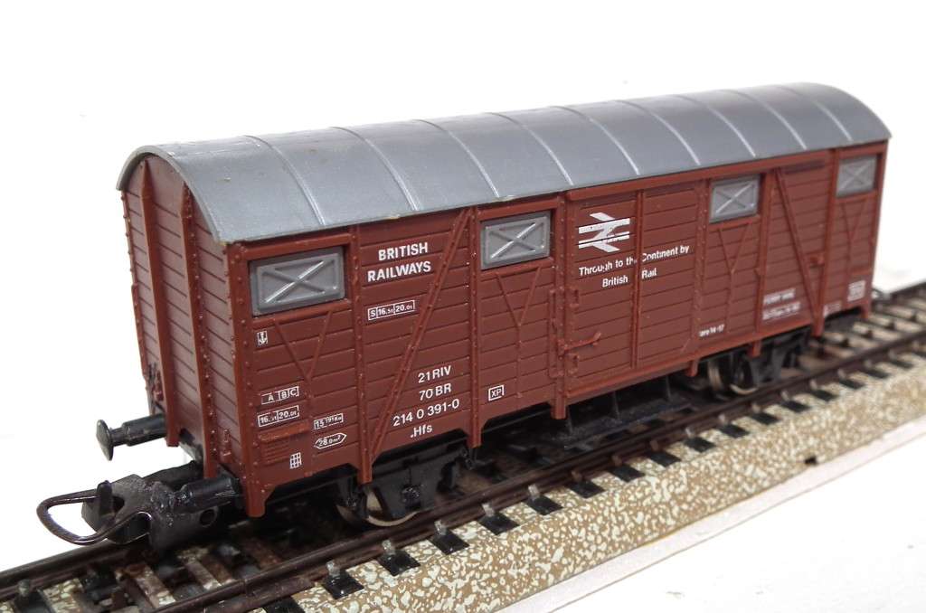 LIMA HO: European Closed Freight Wagon in Fair Un-boxed condition (Italy)