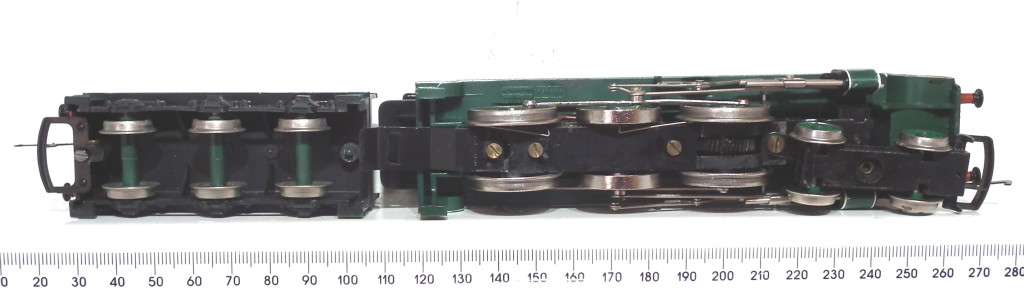 HORNBY OO: English `Sir Dinadan` Steam Loco with Tender (R154-010) in Good Used Condition (England)