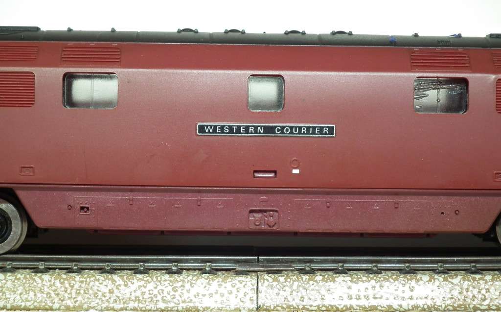 HORNBY OO: English `WESTON COURIER` Diesel Loco (D1062) in Very Good Condition (England)