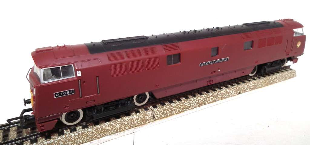 HORNBY OO: English `WESTON COURIER` Diesel Loco (D1062) in Very Good Condition (England)
