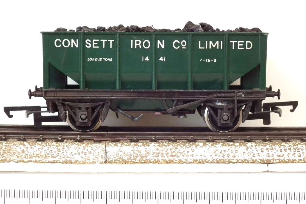 HORNBY OO:  English Iron Car with Coal Load in Good Un-boxed condition(England)
