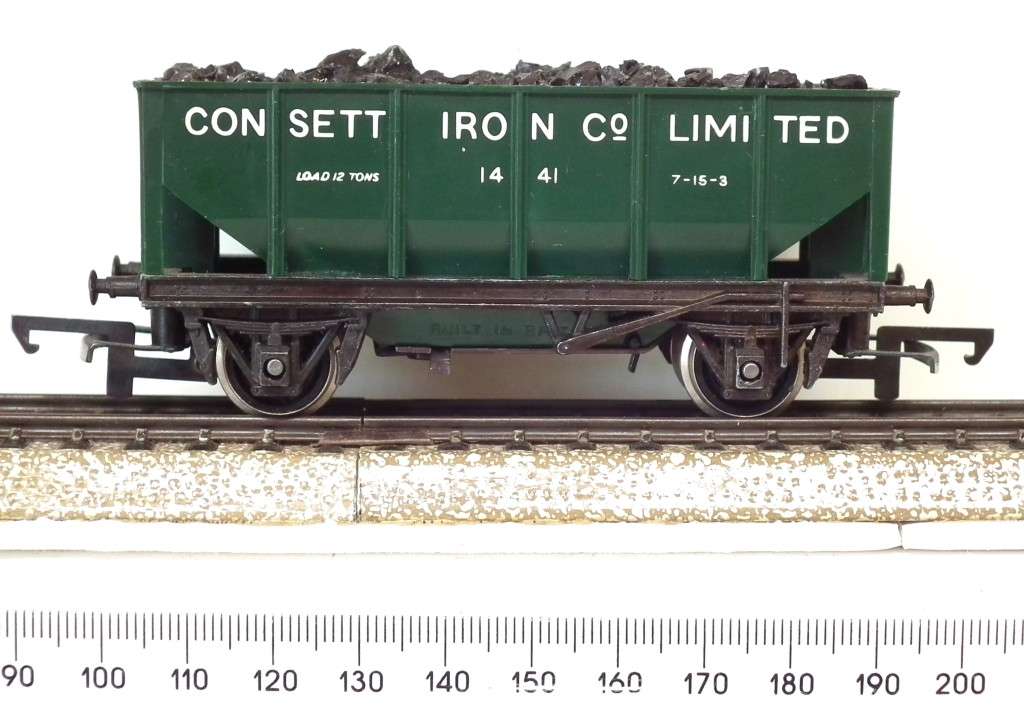 HORNBY OO:  English Iron Car with Coal Load in Good Un-boxed condition(England)
