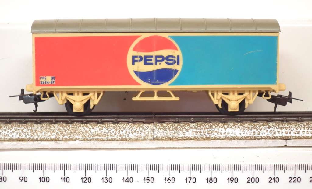 LIMA HO:  Junior Refrigerated Car in Fair unboxed used condition (Italy)