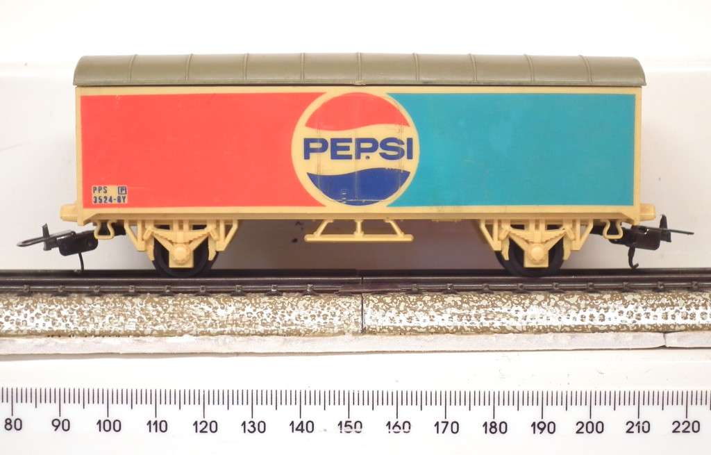 LIMA HO:  Junior Refrigerated Car in Fair unboxed used condition (Italy)