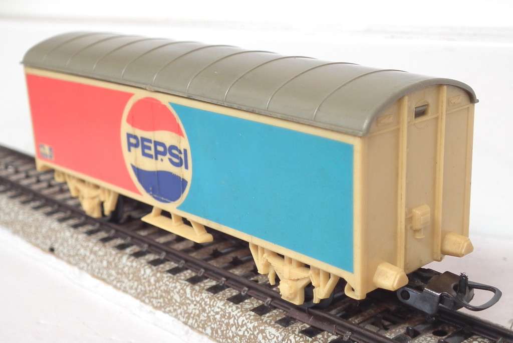 LIMA HO:  Junior Refrigerated Car in Fair unboxed used condition (Italy)