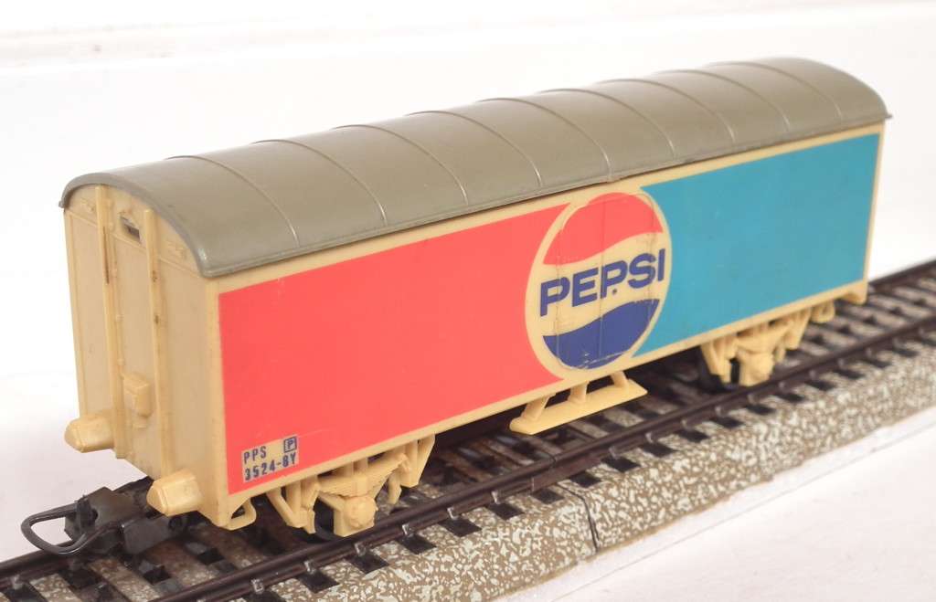 LIMA HO:  Junior Refrigerated Car in Fair unboxed used condition (Italy)