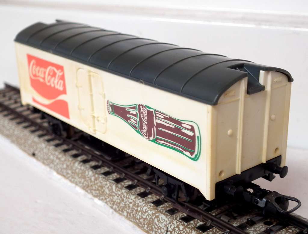 LIMA HO:  Junior Refrigerated Car in Fair unboxed used condition (Italy)