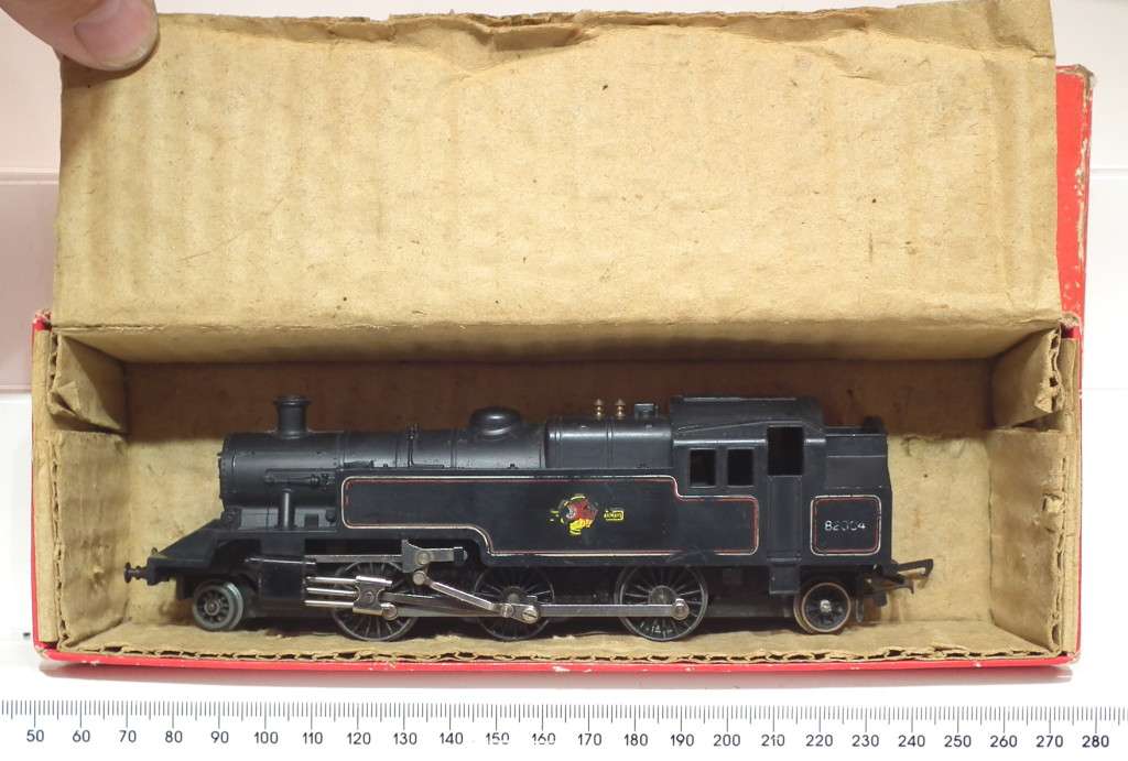 TRI-ANG OO: English 2-6-2 Tank Steam Loco (R59) in Fair and Boxed  Condition (England)