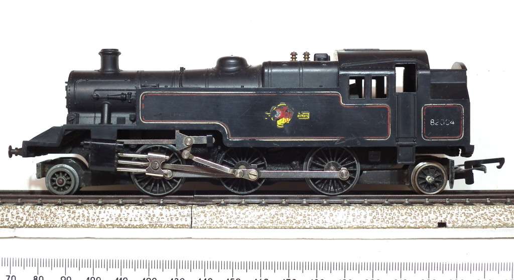 TRI-ANG OO: English 2-6-2 Tank Steam Loco (R59) in Fair and Boxed  Condition (England)
