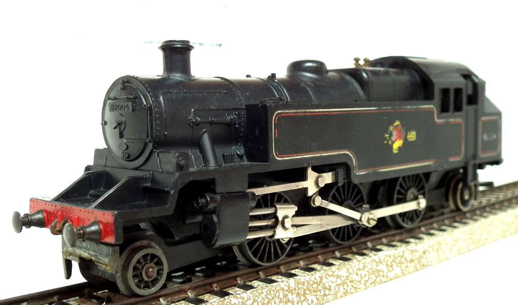 TRI-ANG OO: English 2-6-2 Tank Steam Loco (R59) in Fair and Boxed  Condition (England)