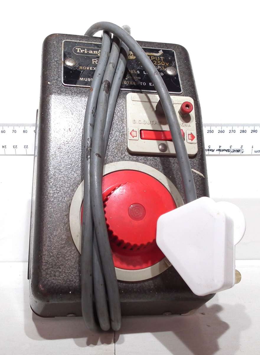 TRI-ANG POWER SUPPLY:  12V DC Power Supply/Controller in good un-boxed condition(England)