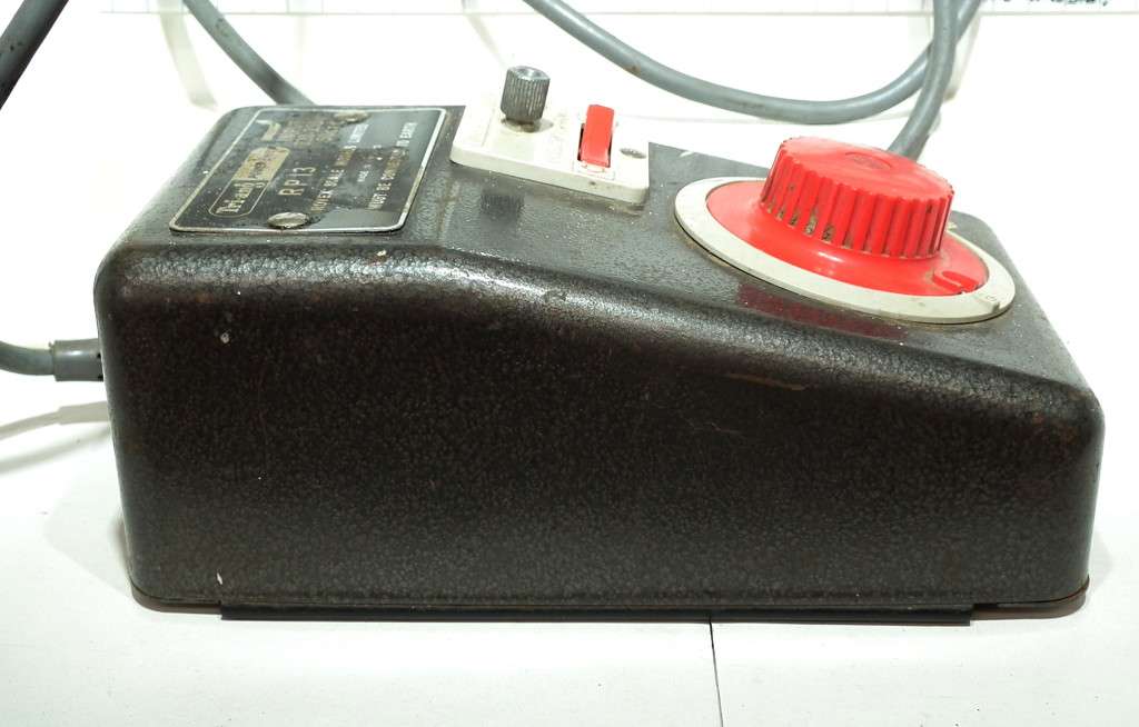 TRI-ANG POWER SUPPLY:  12V DC Power Supply/Controller in good un-boxed condition(England)