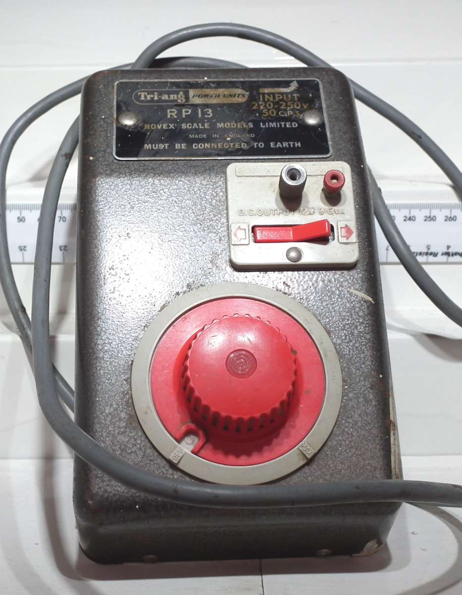 TRI-ANG POWER SUPPLY:  12V DC Power Supply/Controller in good un-boxed condition(England)