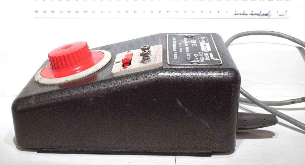 TRI-ANG POWER SUPPLY:  12V DC Power Supply/Controller in good un-boxed condition(England)