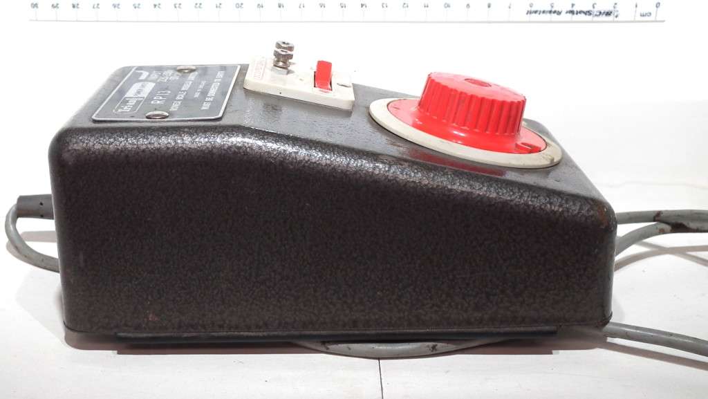 TRI-ANG POWER SUPPLY:  12V DC Power Supply/Controller in good un-boxed condition(England)